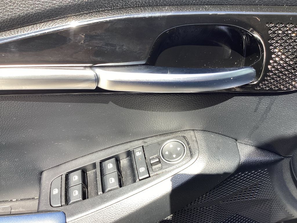 Used 2025 Kia Seltos SUV