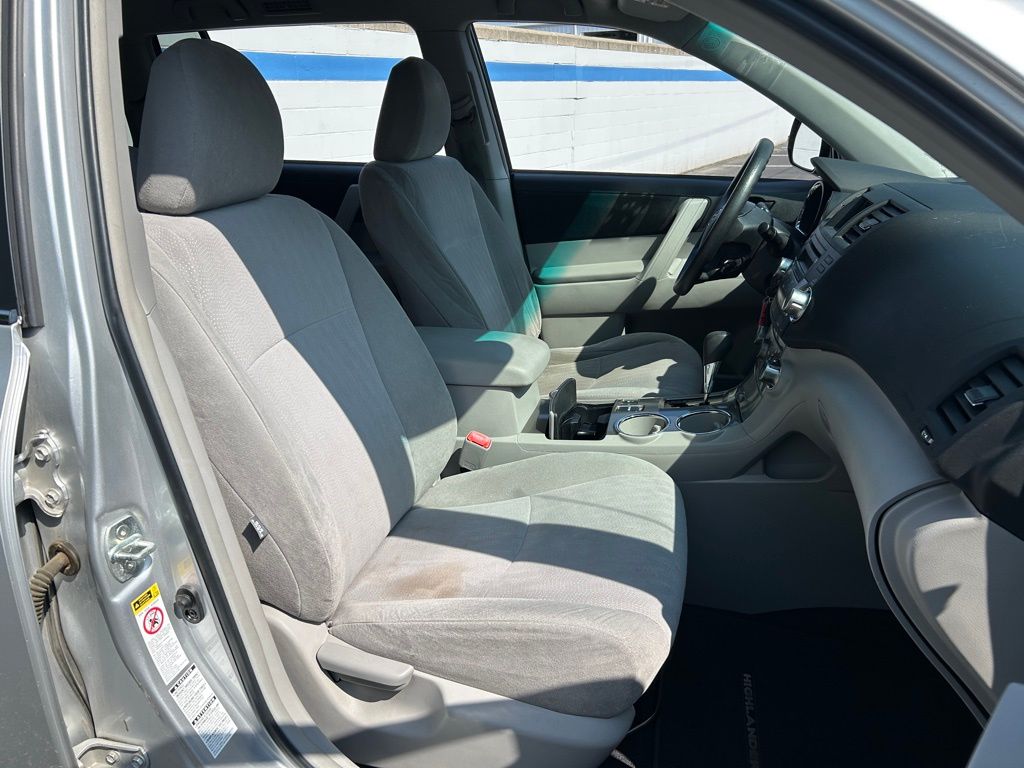 Thumbnail: 2012 Toyota Highlander - 24