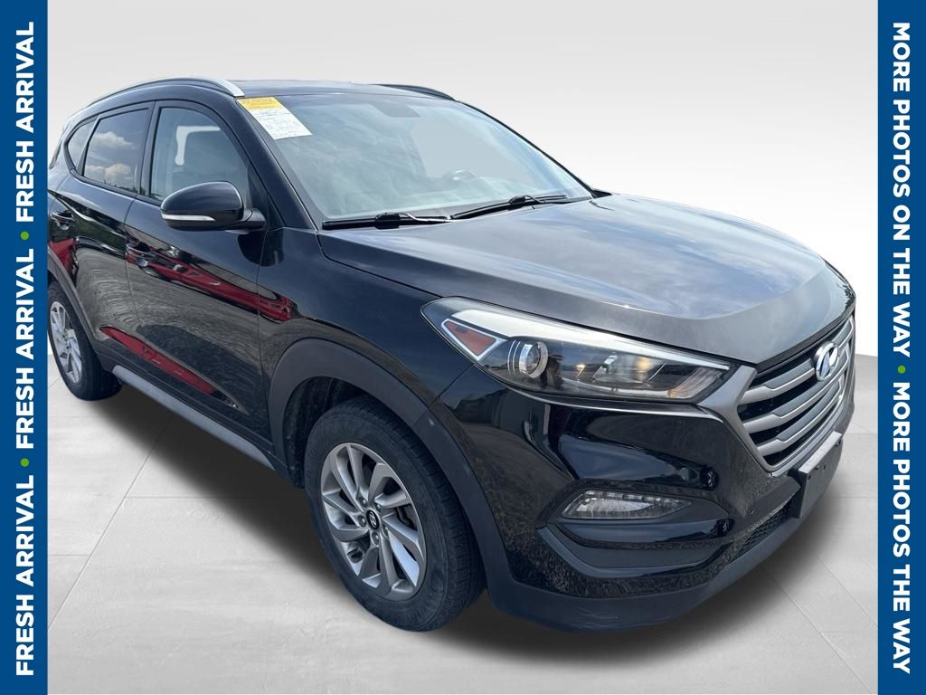 Black Noir Pearl 2017 Hyundai Tucson SUV / Crossover Front-Wheel Drive 6-Speed Automatic