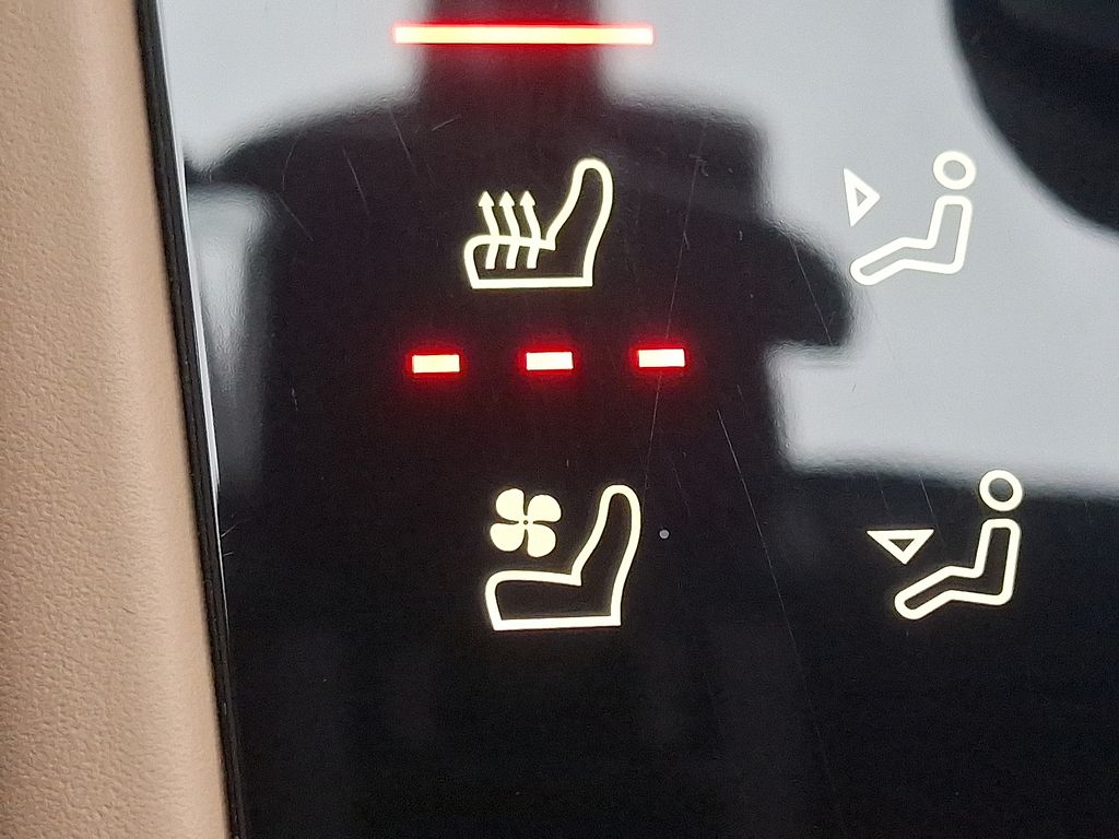 Thumbnail: 2022 Porsche Macan - 23