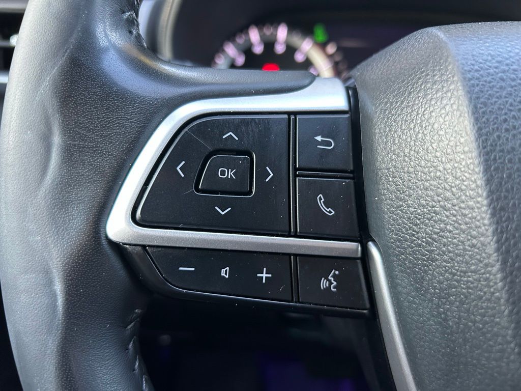 2024 Toyota Highlander LE 20