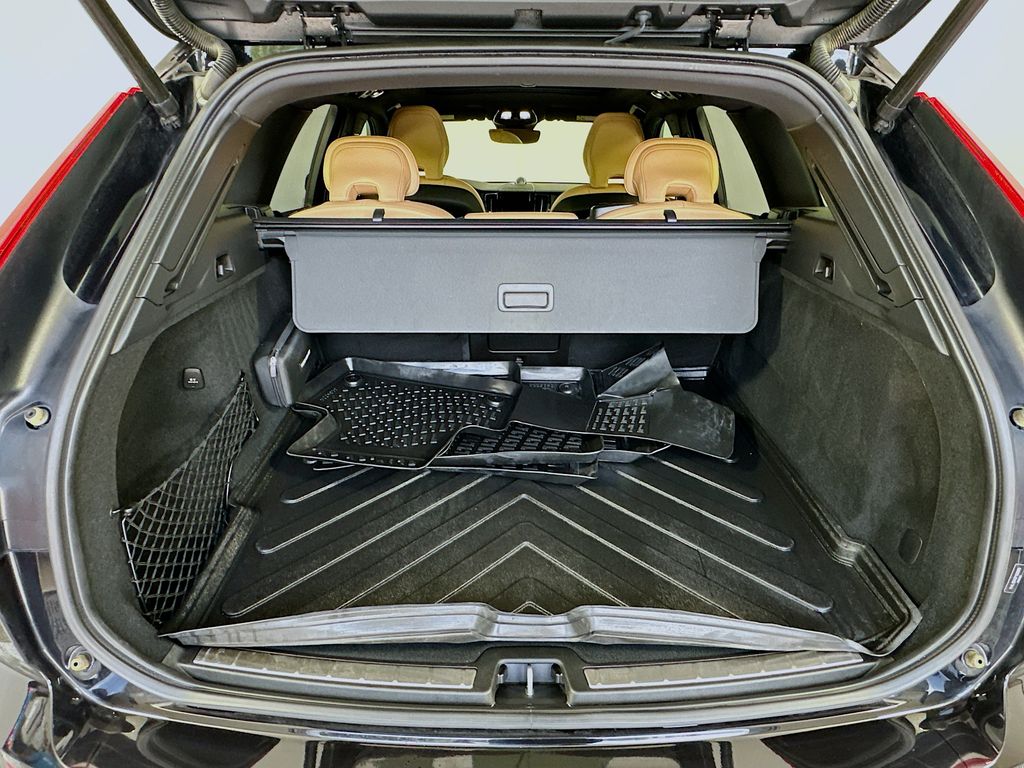 Thumbnail: 2023 Volvo XC60 - 26