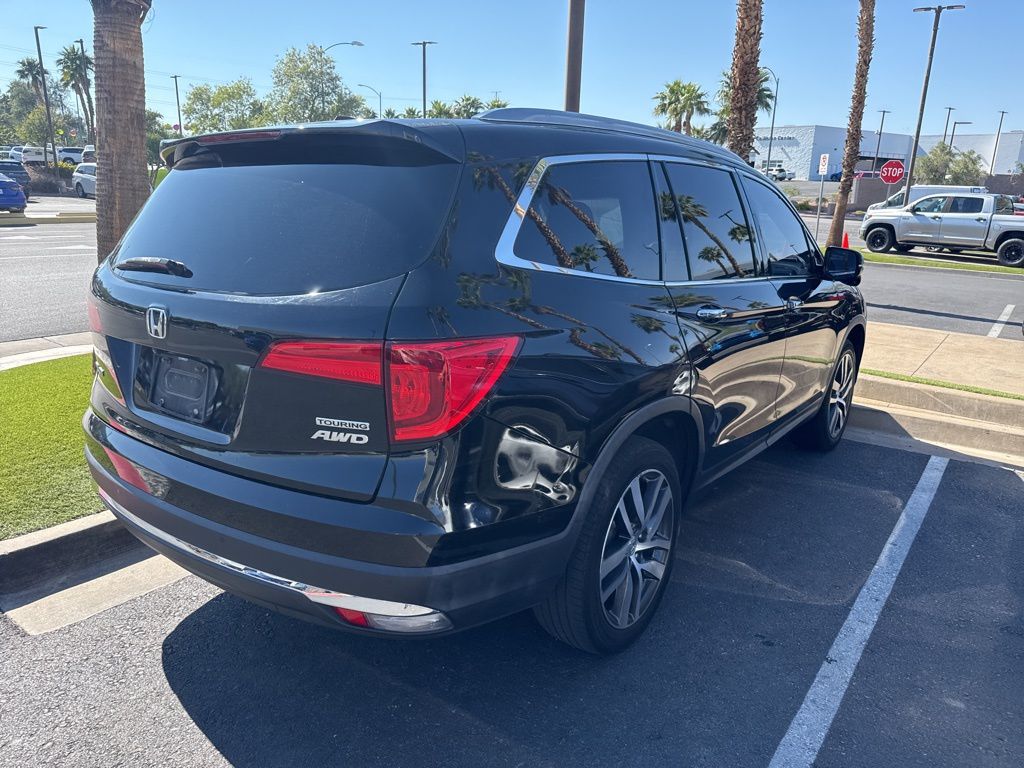2017 Honda Pilot Touring photo