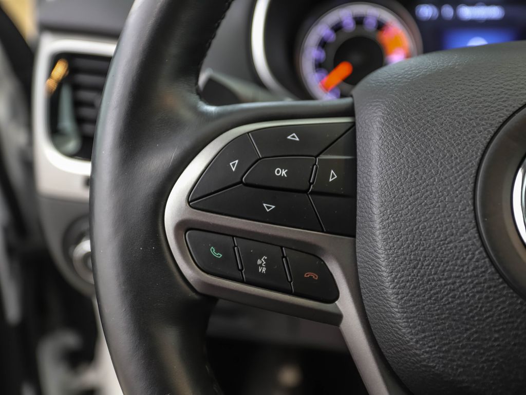 Thumbnail: 2019 Jeep Cherokee - 12