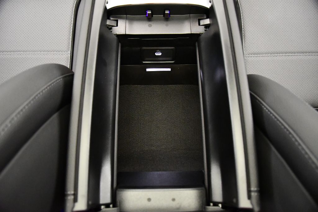 Thumbnail: 2025 Mercedes-Benz C-Class - 31