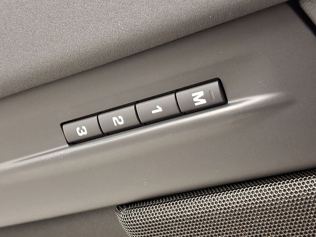 Thumbnail: 2026 Land Rover Range Rover Evoque - 18