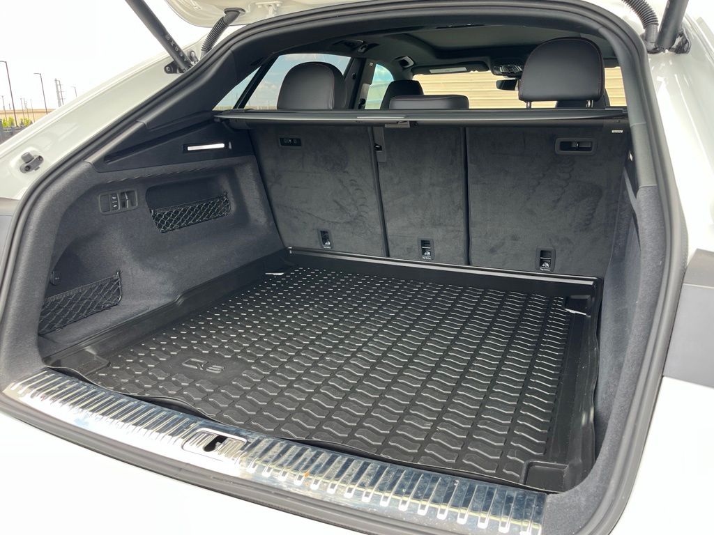 Thumbnail: 2026 Audi Q8 - 9