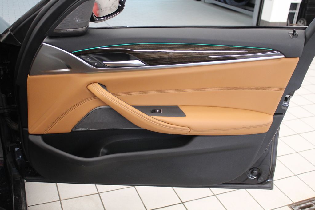 Thumbnail: 2023 BMW 5 Series - 27