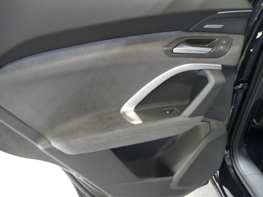 Thumbnail: 2026 Audi SQ5 - 16