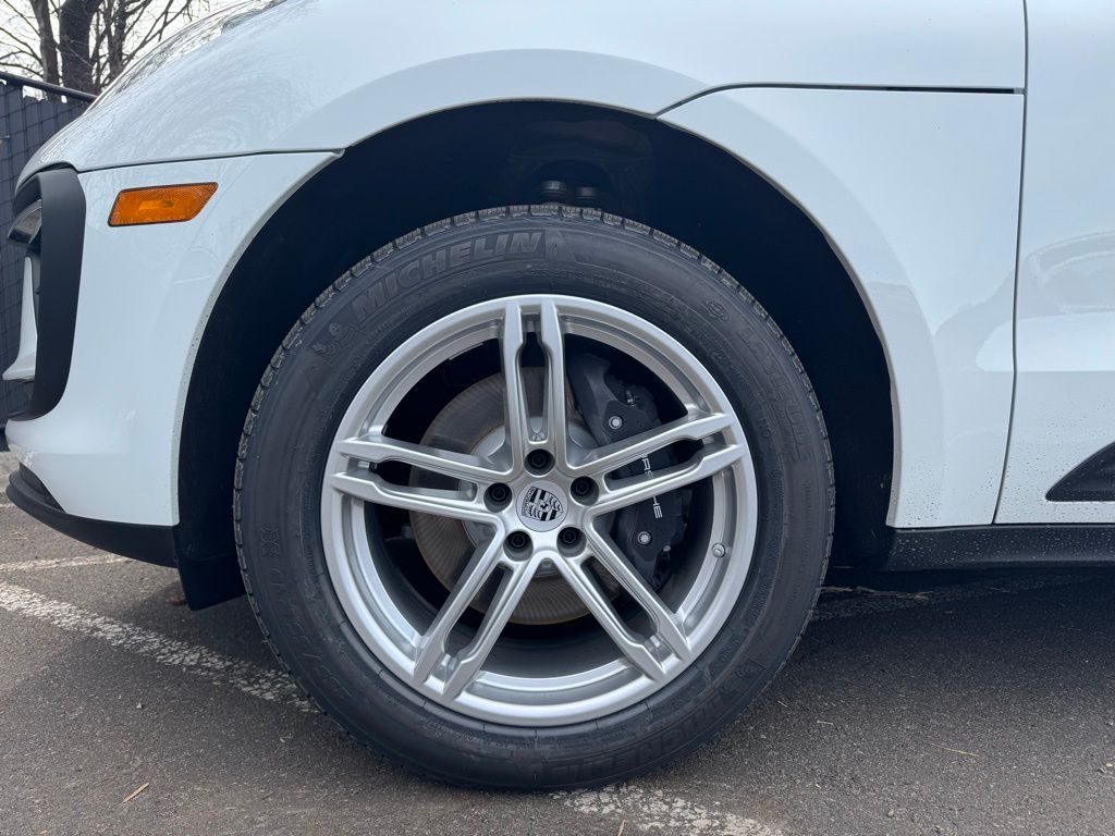 2025 Porsche Macan  6