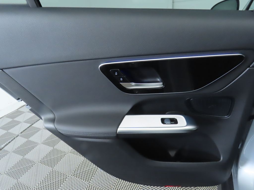 2025 Mercedes-Benz GLC 300 26