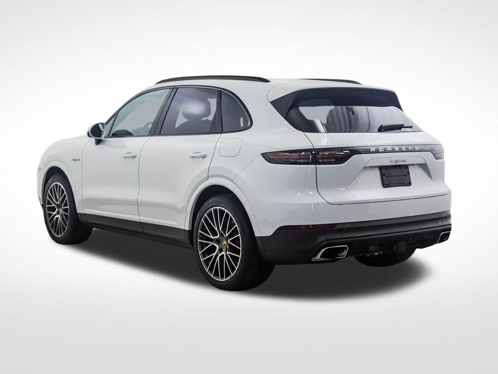 Thumbnail: 2021 Porsche Cayenne - 2