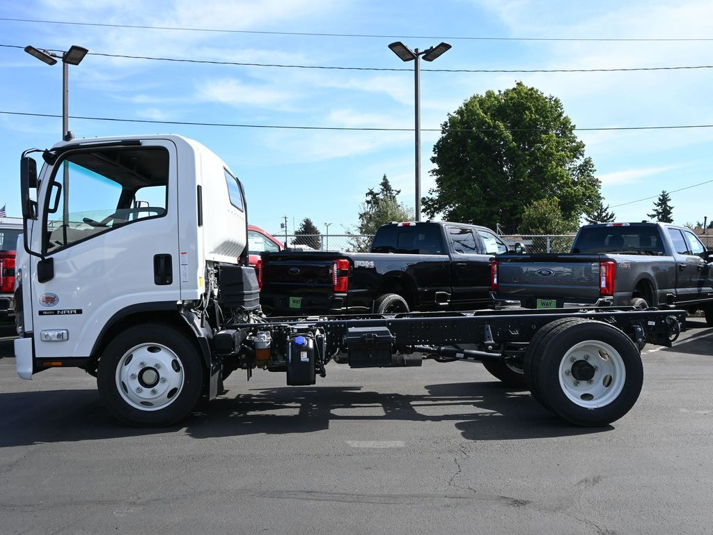 2025 Isuzu NRR 