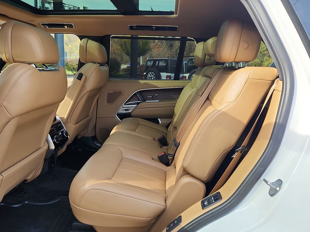 Thumbnail: 2023 Land Rover Range Rover - 10