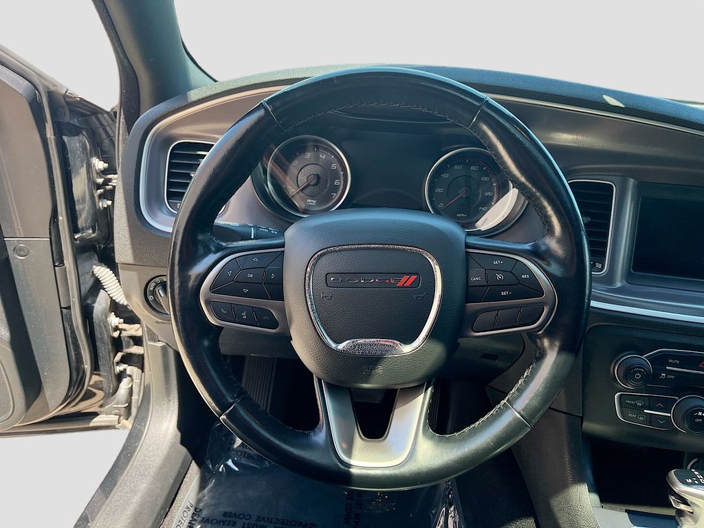 Used 2022 Black Dodge SXT image 11