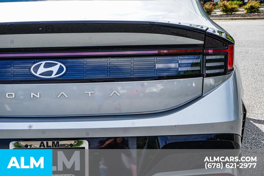 Used 2024 Silver Hyundai SEL image 13
