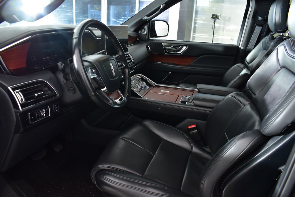 Thumbnail: 2024 Lincoln Navigator L - 12