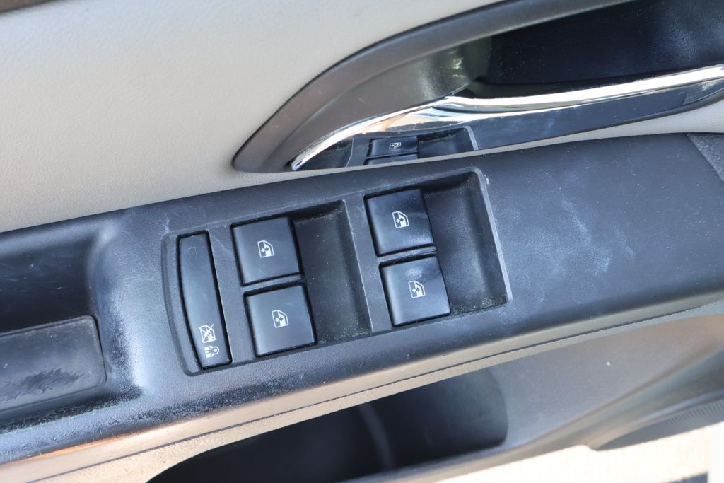 Thumbnail: 2011 Chevrolet Cruze - 12