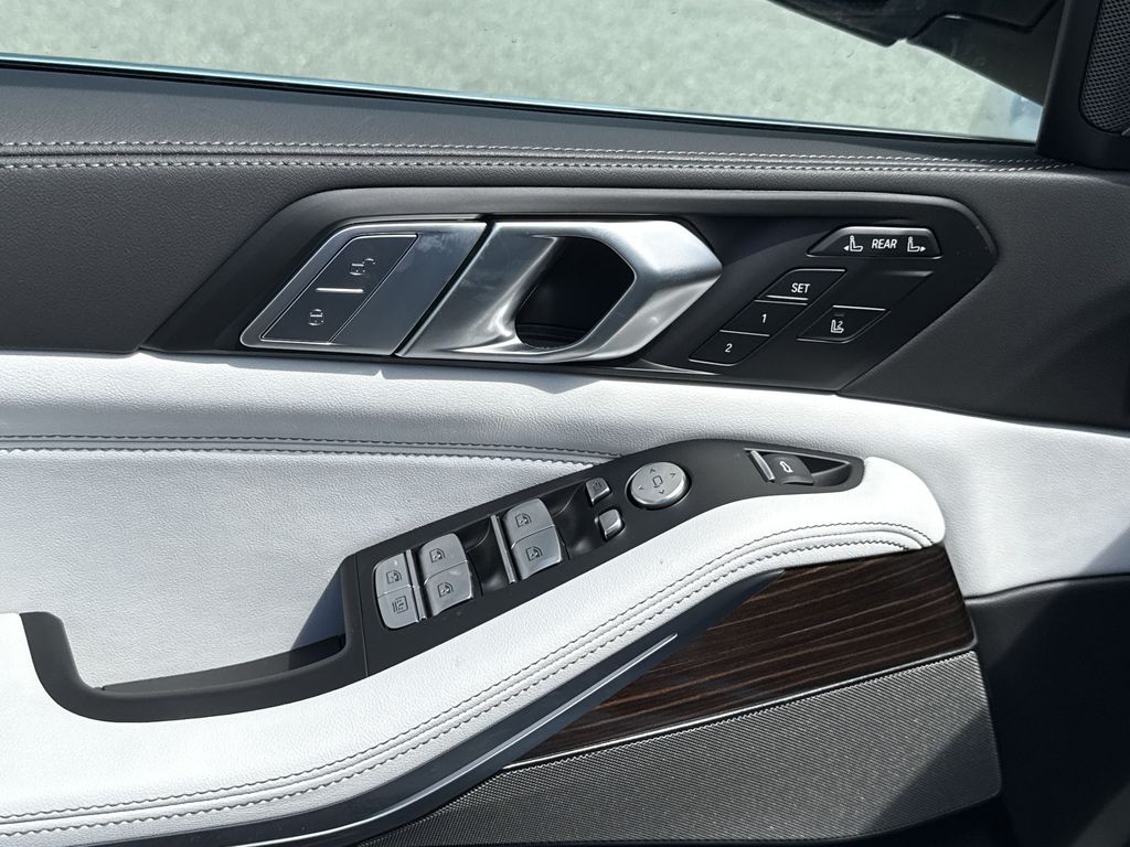 Thumbnail: 2027 BMW X7 - 13