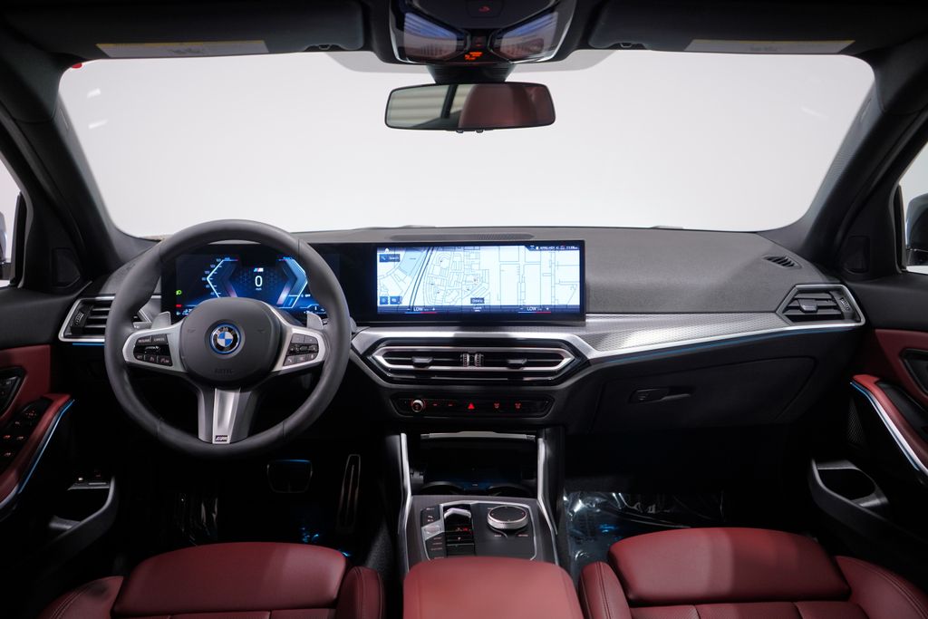 Thumbnail: 2024 BMW 3 Series - 10