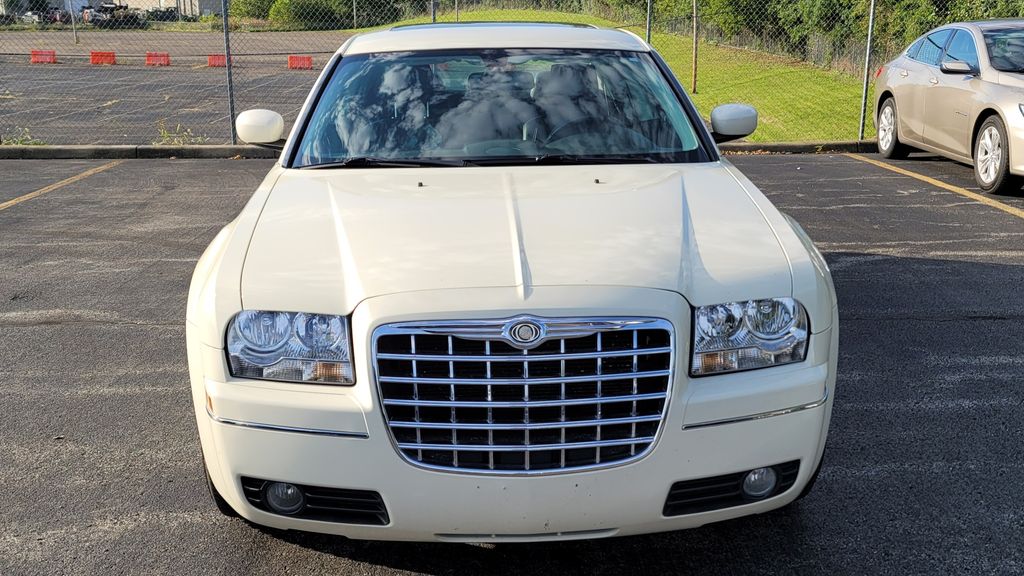 Cool Vanilla Clearcoat 2009 Chrysler 300 Sedan Rear-Wheel Drive 4-Speed Automatic