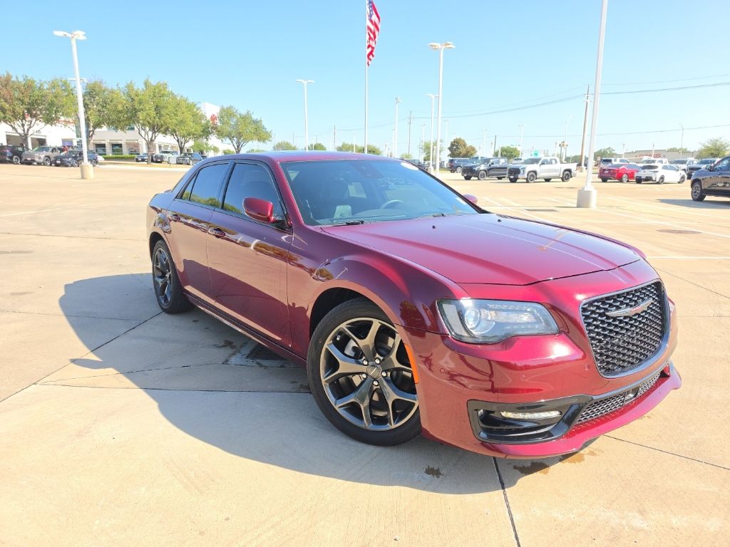 Velvet Red Pearlcoat 2023 Chrysler 300 Sedan Rear-Wheel Drive 8-Speed Automatic