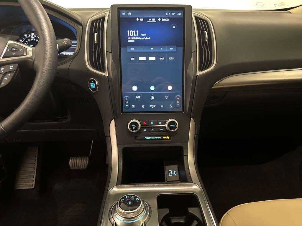 2022 Ford Edge SEL photo 17