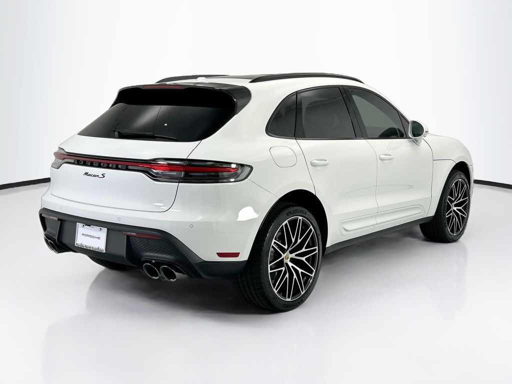 Thumbnail: 2026 Porsche Macan - 7