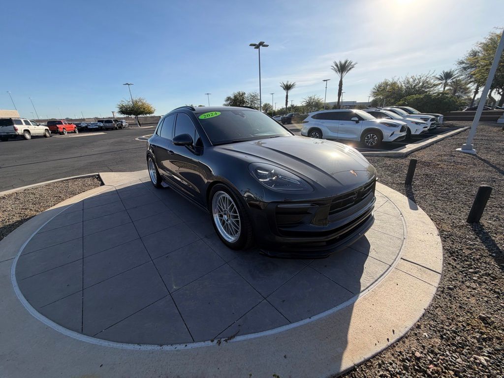 Thumbnail: 2024 Porsche Macan - 3