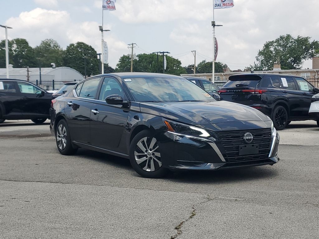 Super Black Clearcoat 2023 Nissan Altima Sedan Front-Wheel Drive Continuously Variable Transmission