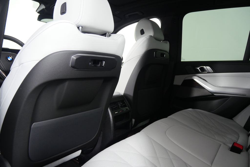 Thumbnail: 2026 BMW X5 - 16