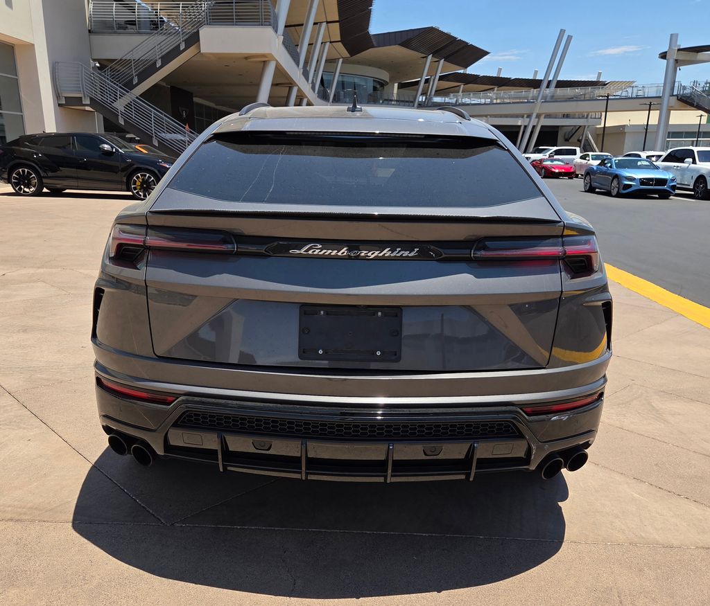 Thumbnail: 2022 Lamborghini Urus - 8