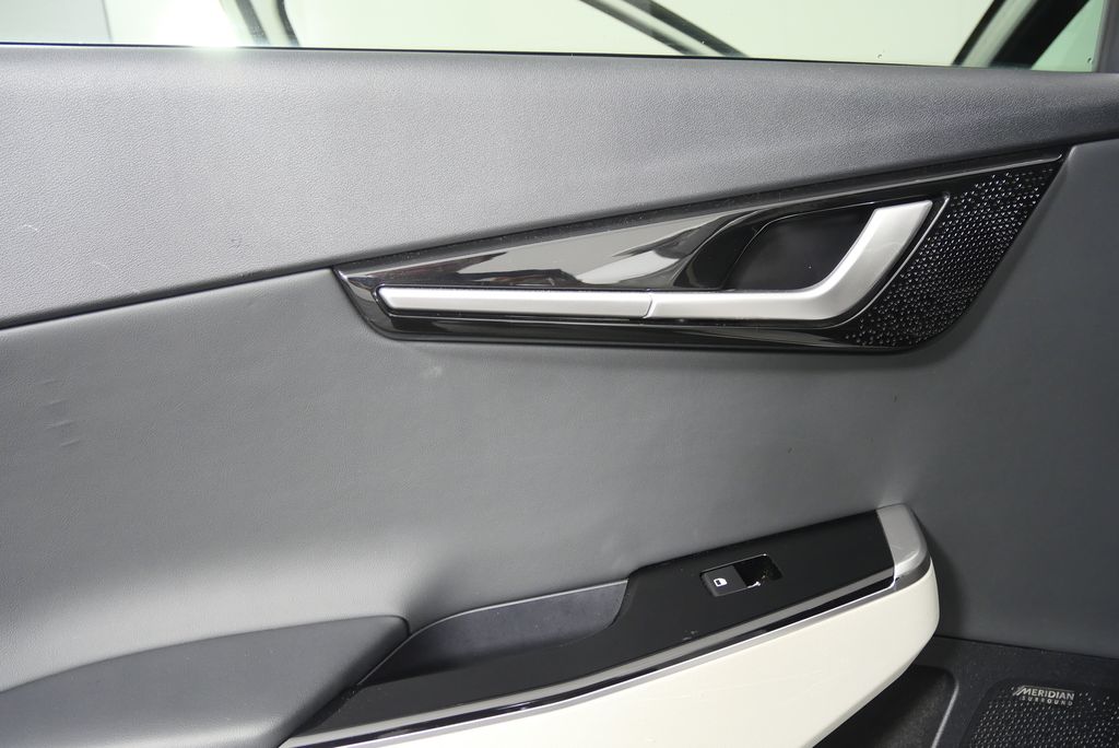 Thumbnail: 2022 Kia EV6 - 14