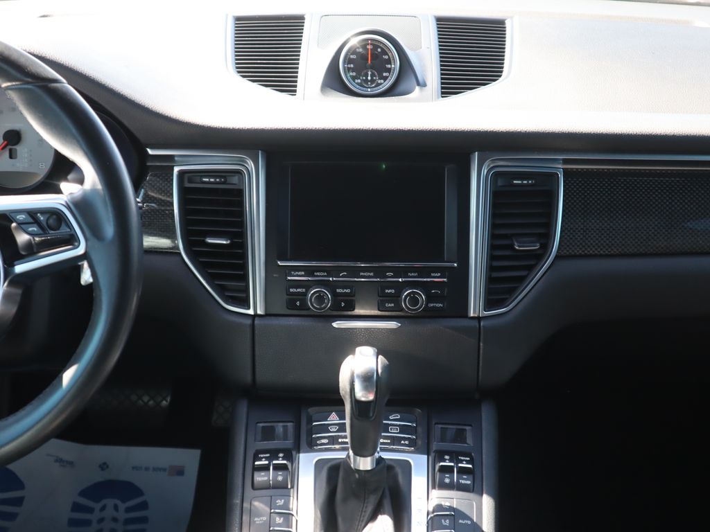 Thumbnail: 2015 Porsche Macan - 8