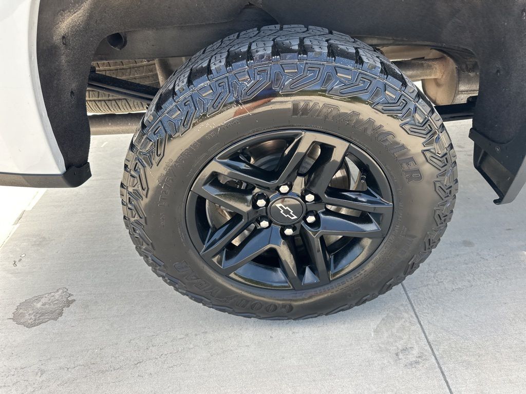 2023 Summit White Chevrolet Silverado 1500 LT Trail Boss 4X4 Truck