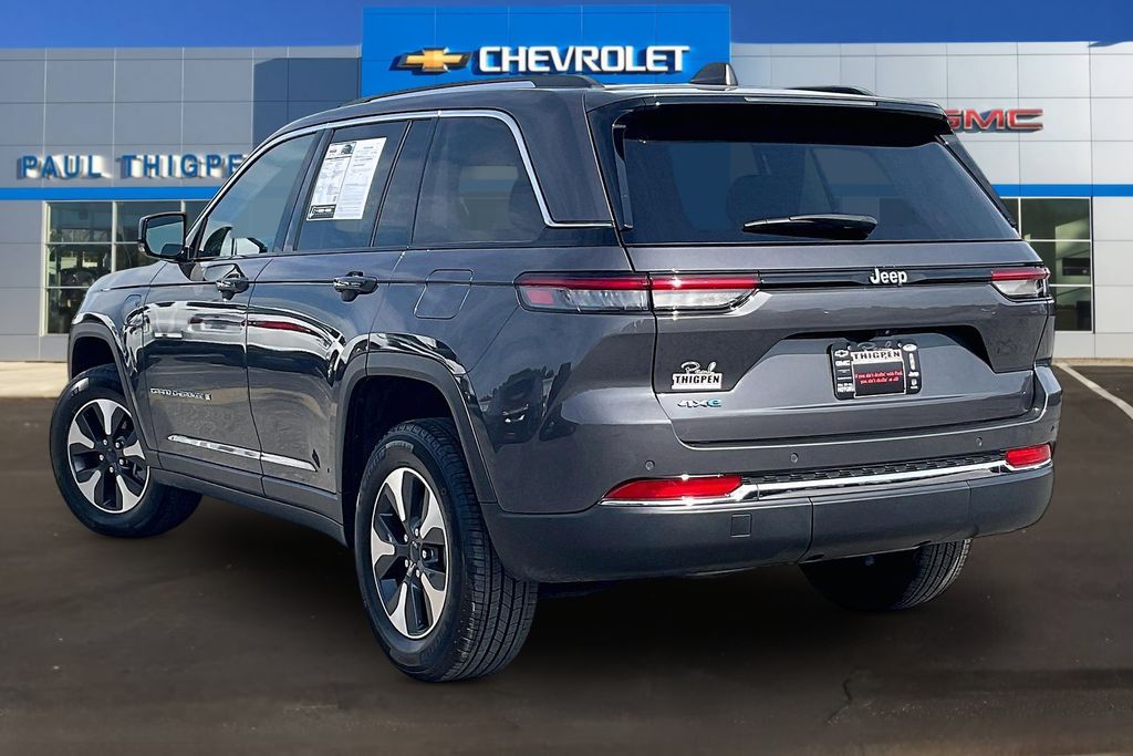 View vehicle photo 4