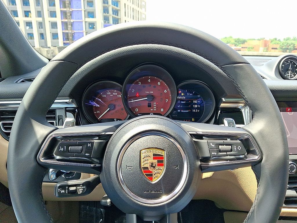 Thumbnail: 2025 Porsche Macan - 22