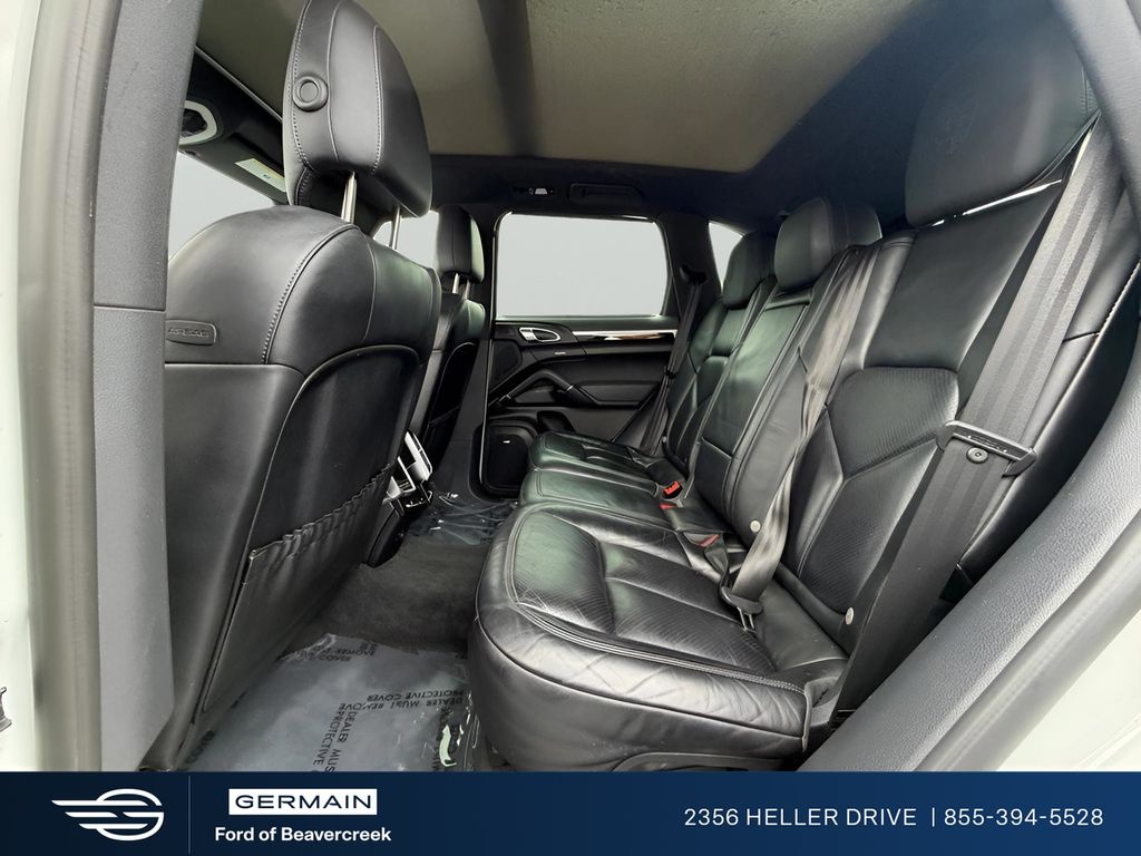 Used 2017 White Porsche Base image 18