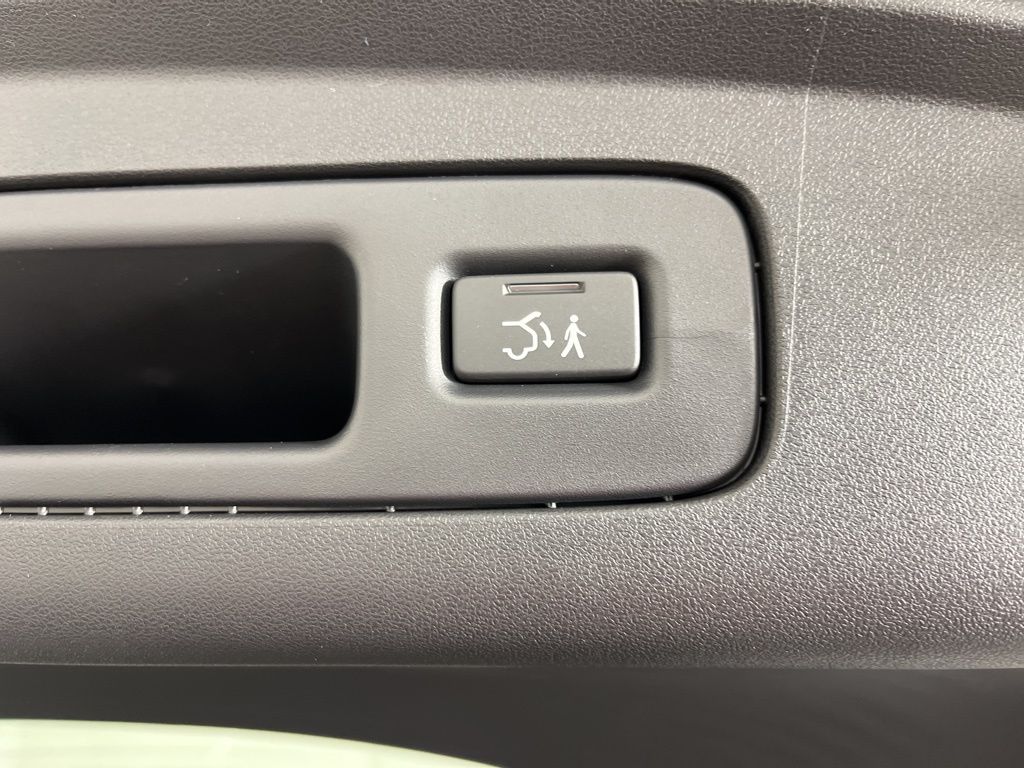 Thumbnail: 2025 Acura ADX - 11