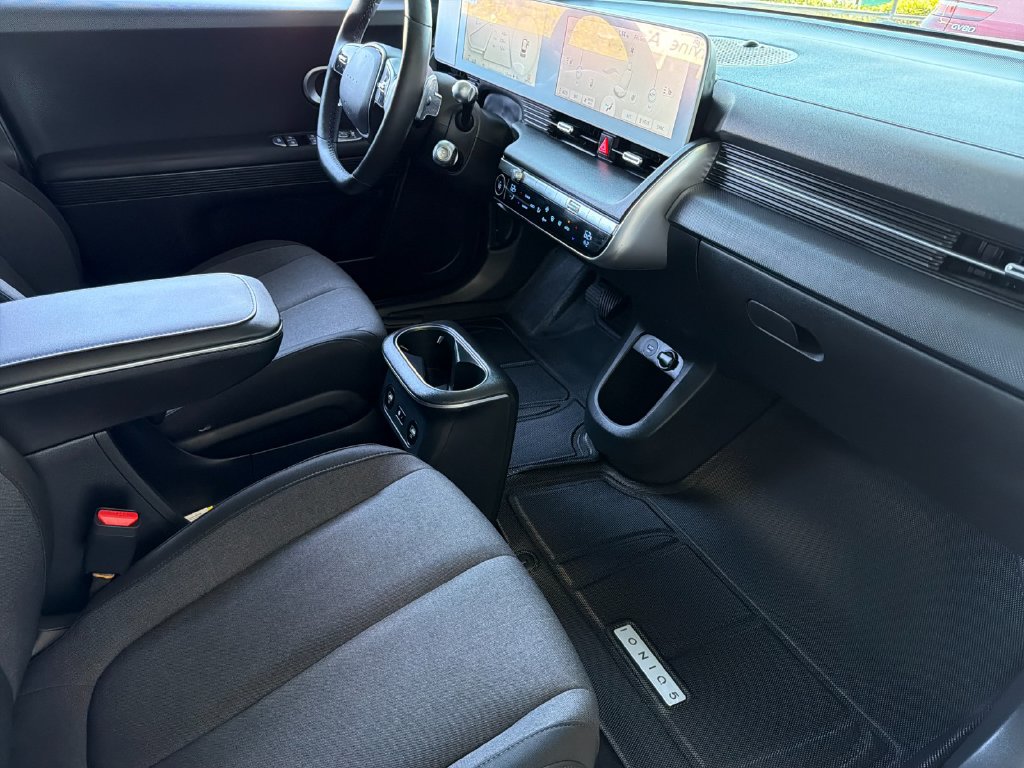 Used 2024 White Hyundai SEL image 16