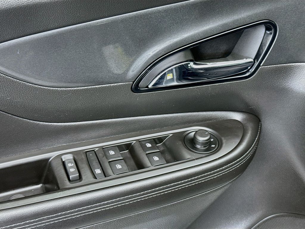 Thumbnail: 2019 Buick Encore - 21
