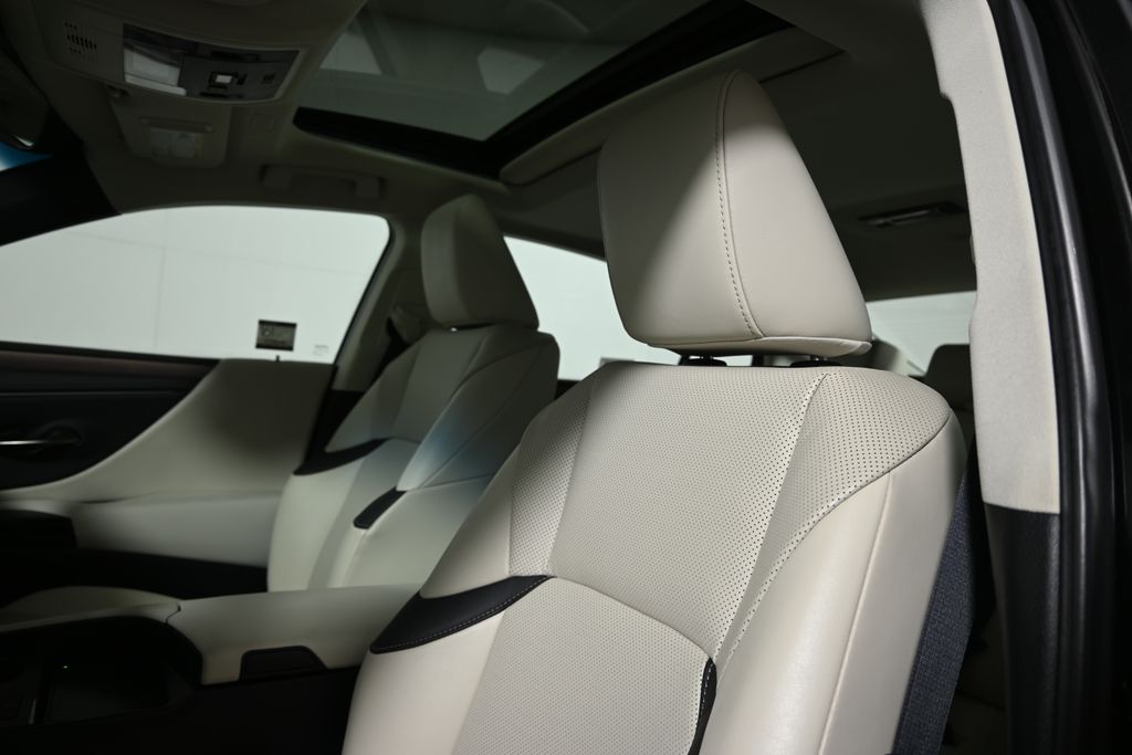 Thumbnail: 2025 Lexus ES - 16