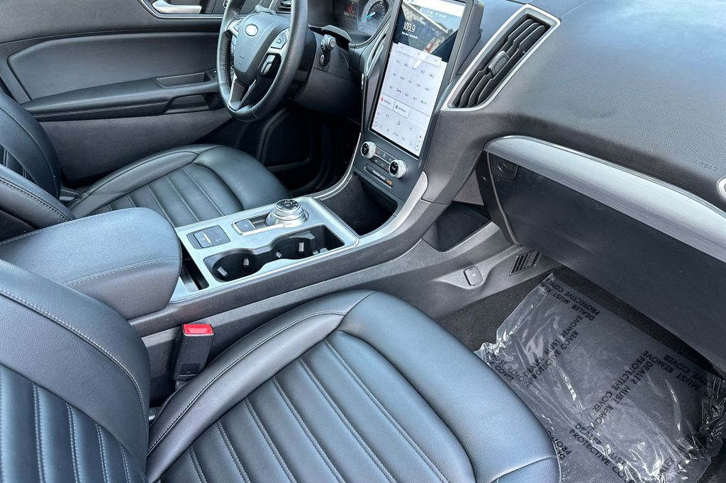 2022 Ford Edge SEL photo