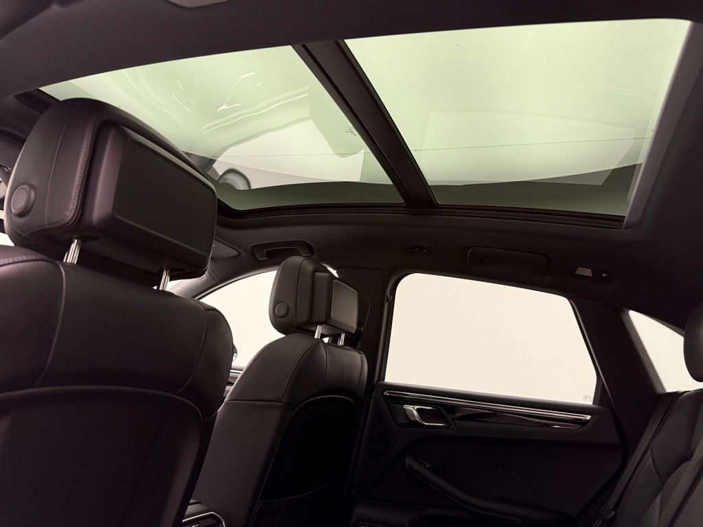 Thumbnail: 2025 Porsche Macan - 32