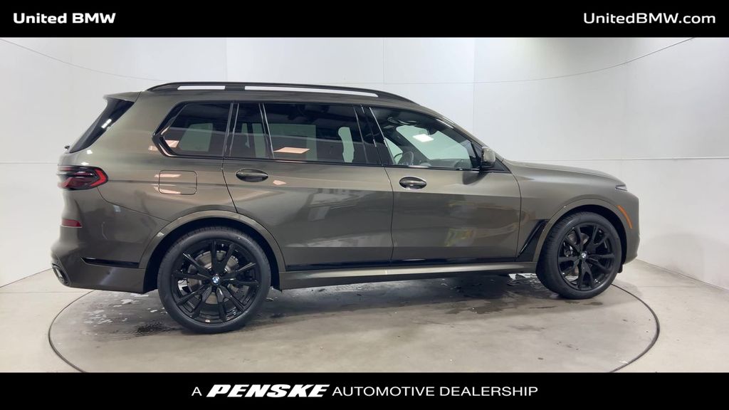 Thumbnail: 2026 BMW X7 - 9