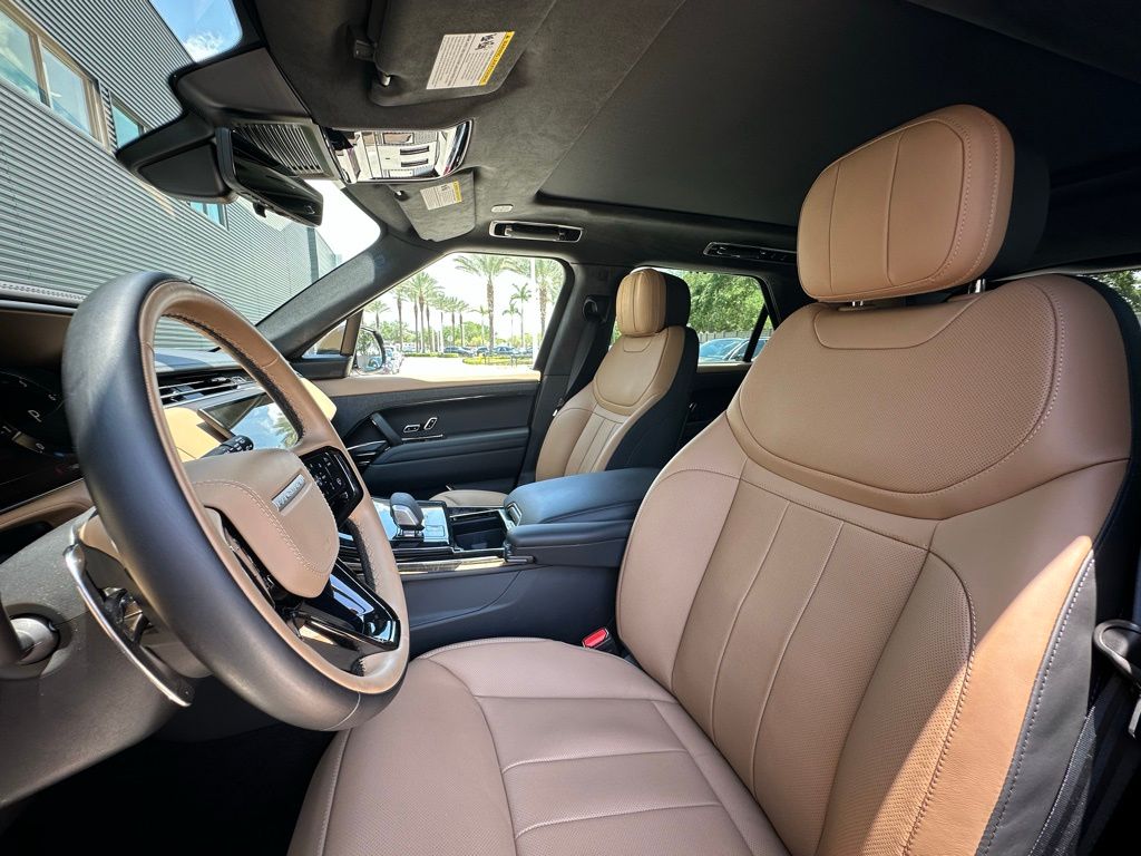 Thumbnail: 2025 Land Rover Range Rover Sport - 5
