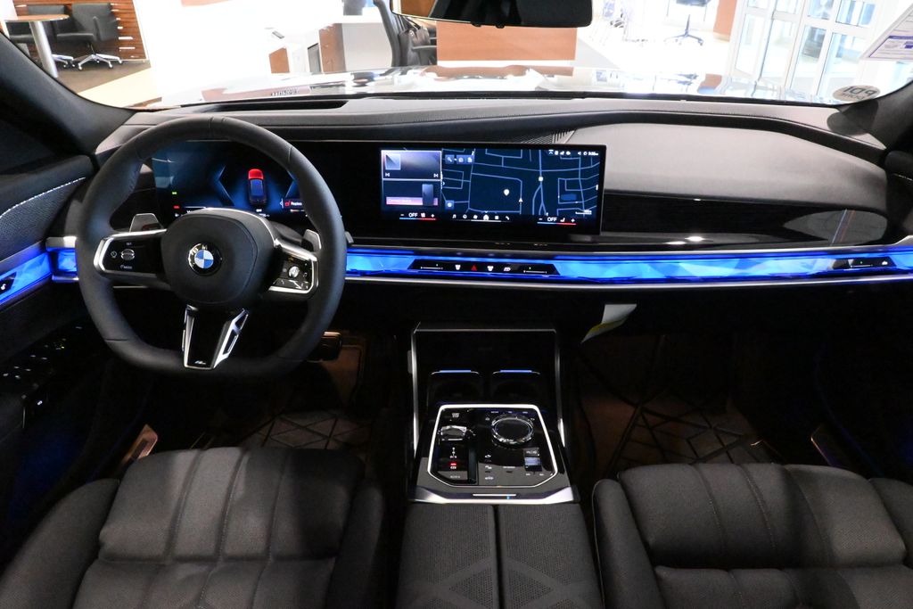 2025 BMW 7 Series 760i xDrive 15