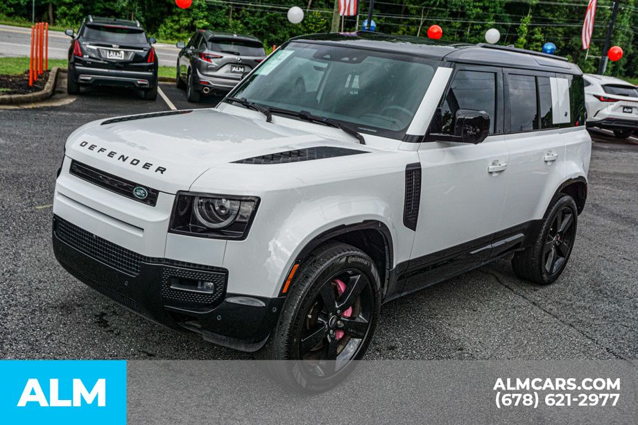 Used 2024 White Land Rover X-Dynamic SE image 14