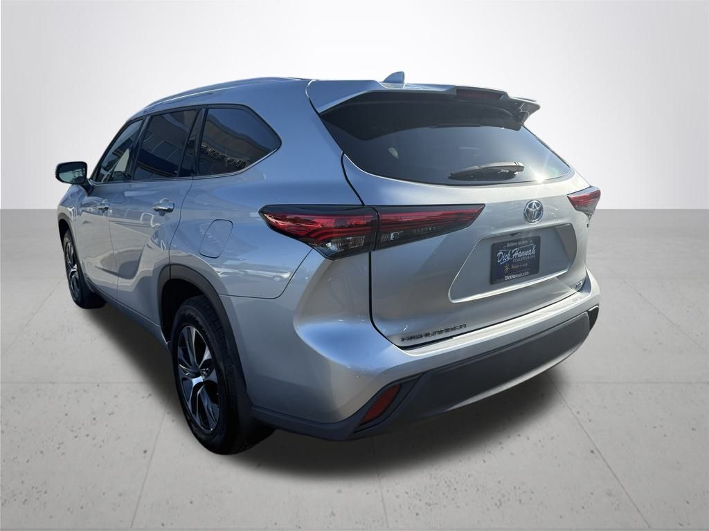 2022 Toyota Highlander Hybrid XLE