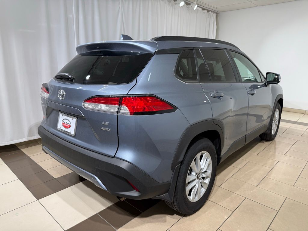 2023 Toyota Corolla Cross LE 5